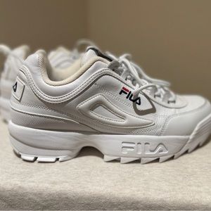 Sz 11 Fila Disruptor 2 Retro Style only worn twice